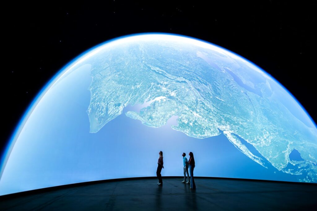 Powered by Cosm’s CX System LED Dome, the Dorrance DOME delivers a breathtaking and experiential space that brings science and art to life. 