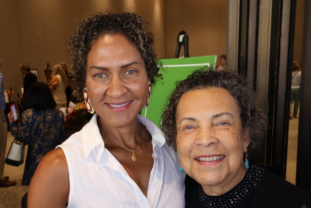 Sheila and Carolyn Lyengar